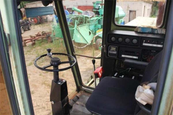 kombayn-don-1500B-kabina