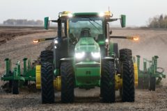 John Deere запустит в массовое производство новый полностью автономный трактор
